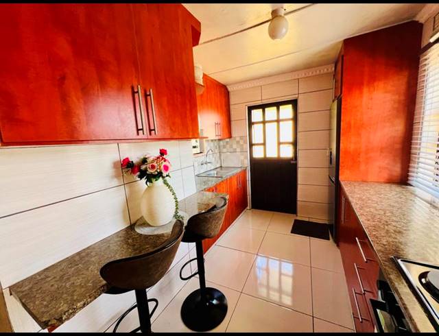 2 BEDROOM HOUSE FOR SALE IN UMLAZI C
